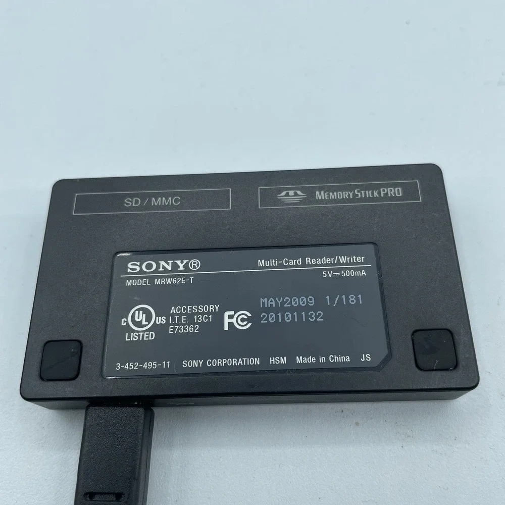Sony Memory‎ Stick 3 Card Lot (16MB, 512MB, 1 GB) + Case & Sony MRW62E-T Reader